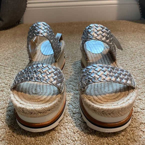 Like New | Marc Fisher Espadrille Silver Sandal | W6.5 - Picture 2 of 4
